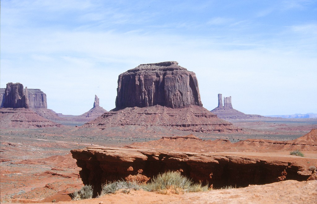 IMG_0077.jpg - Monument Valley  http://en.wikipedia.org/wiki/Monument_Valley 