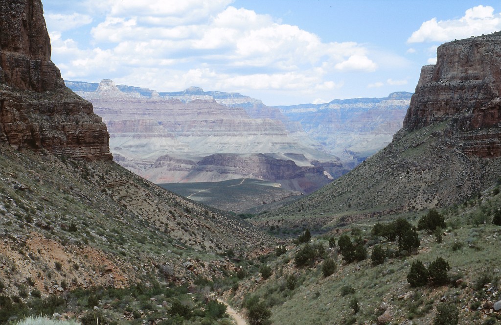 IMG_0089.jpg - Grand Canyon Bright Angel Trail  http://en.wikipedia.org/wiki/Bright_Angel_Trail 