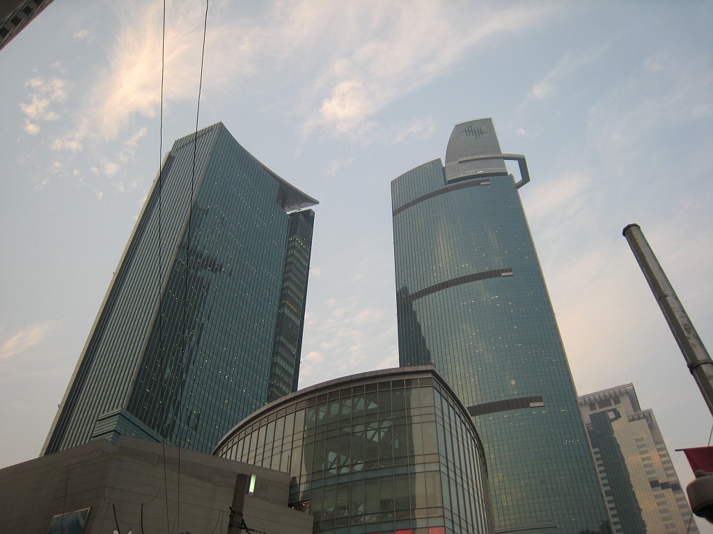 IMG_4668.JPG - Plaza 66  http://en.wikipedia.org/wiki/Plaza_66 