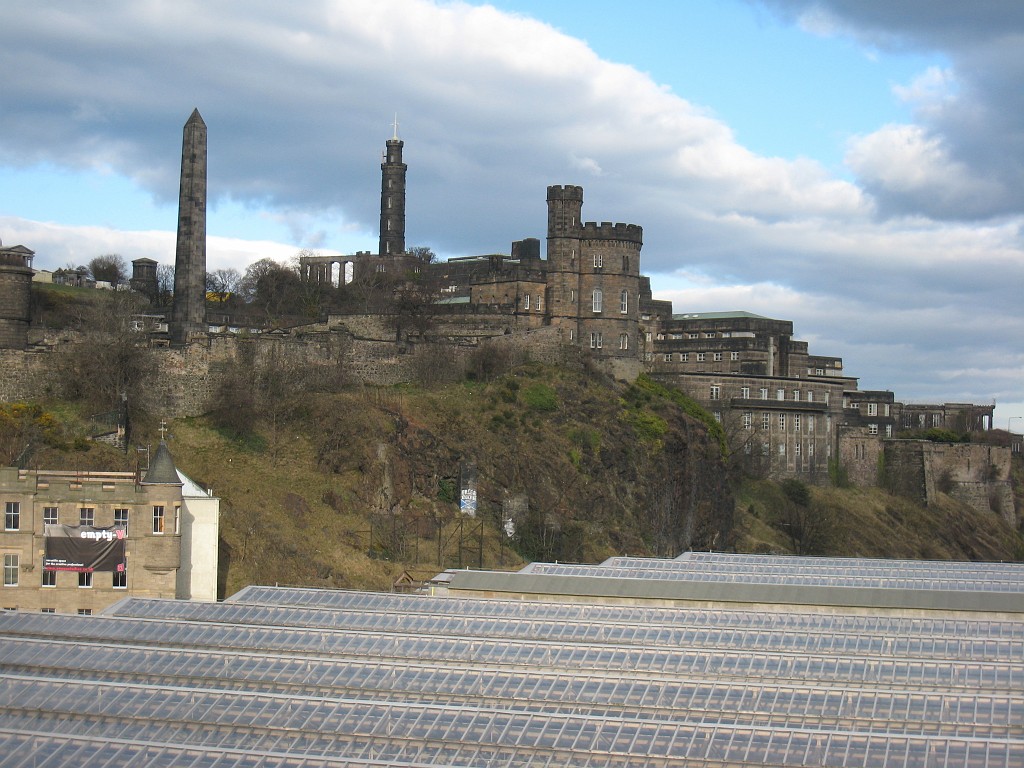 IMG_5110.JPG - Political Martyrs' Monument  http://en.wikipedia.org/wiki/Political_Martyrs%27_Monument , Nelson's Monument  http://en.wikipedia.org/wiki/Nelson%27s_Monument  and Governor's House