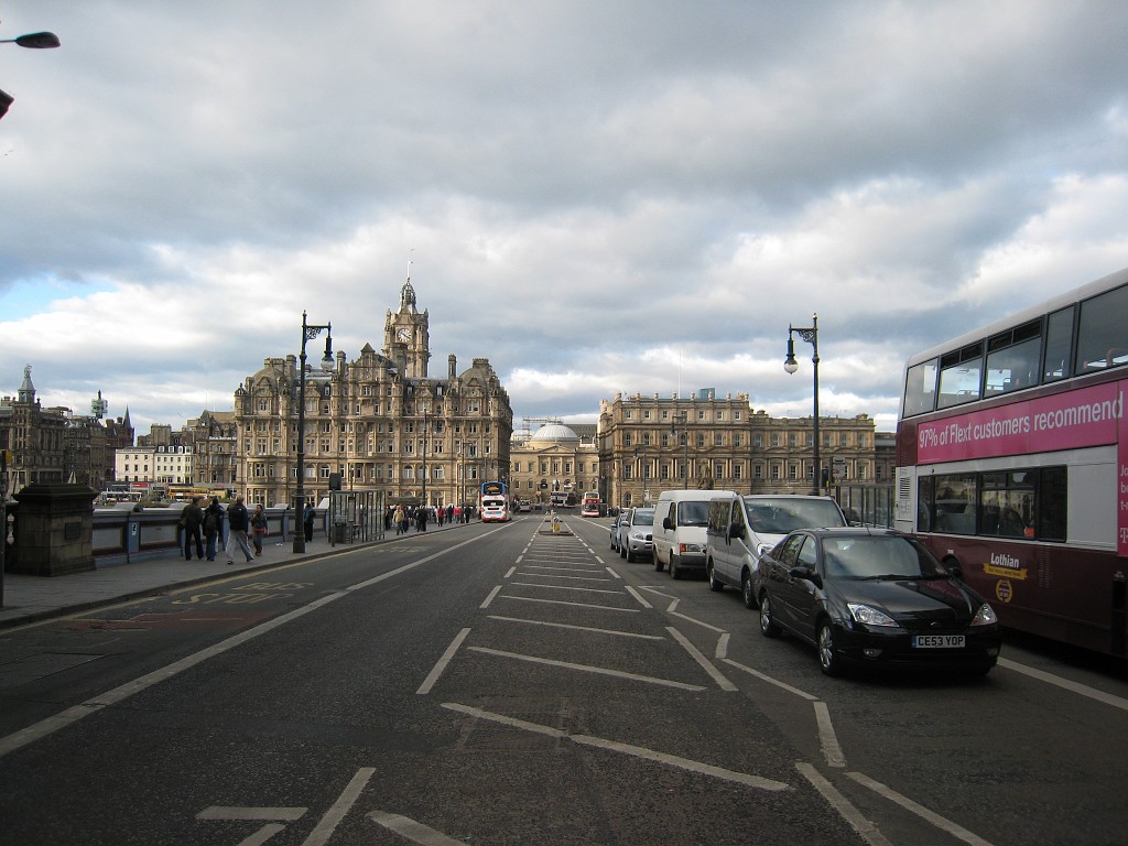 IMG_5114.JPG - On North Bridge  http://en.wikipedia.org/wiki/North_Bridge%2C_Edinburgh  with the Balmoral Hotel  http://en.wikipedia.org/wiki/Balmoral_Hotel  to the left