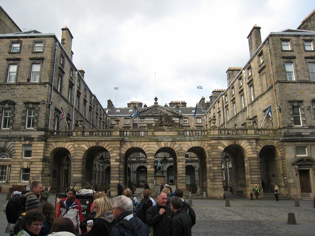 IMG_5125.JPG - Edinburgh City Chambers  http://en.wikipedia.org/wiki/City_of_Edinburgh_Council 