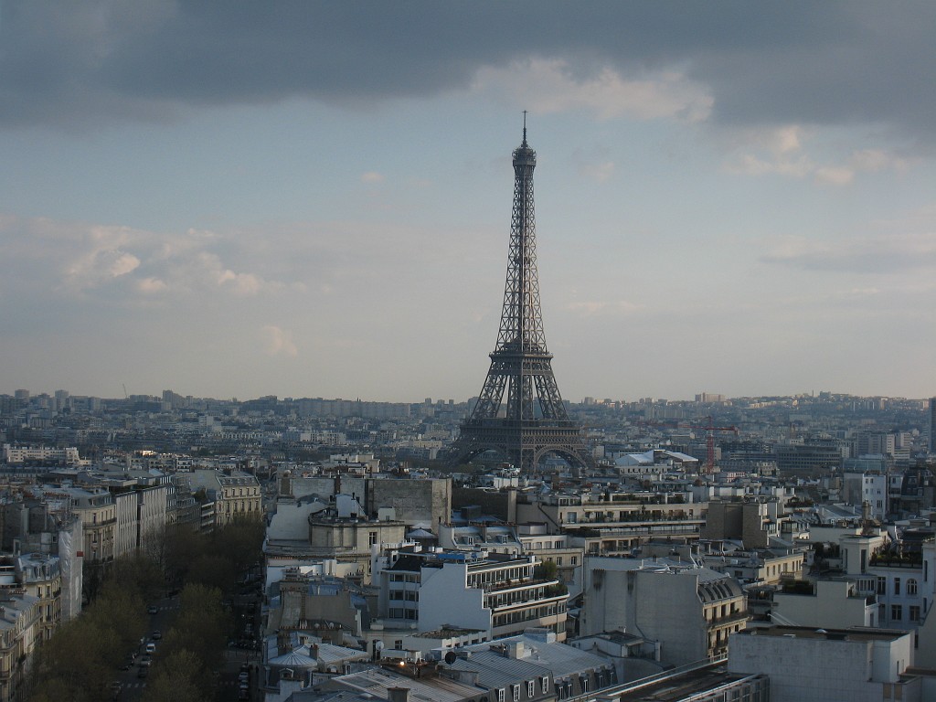 IMG_5520.JPG - View over the roofes of Paris to the Eiffel Tower ( http://en.wikipedia.org/wiki/Eiffel_Tower )
