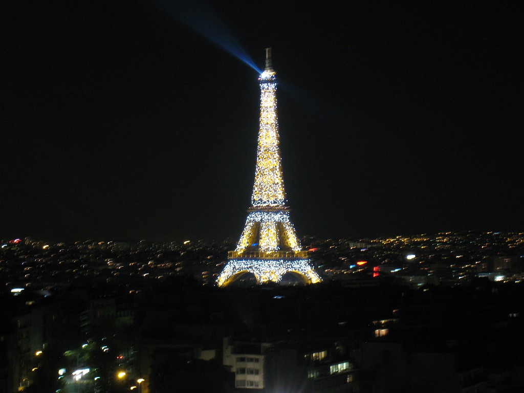 IMG_5823.JPG - Glittering Eiffel Tower ( http://en.wikipedia.org/wiki/Eiffel_Tower ) from the roof of the Arc de Triomphe ( http://en.wikipedia.org/wiki/Arc_de_Triomphe )