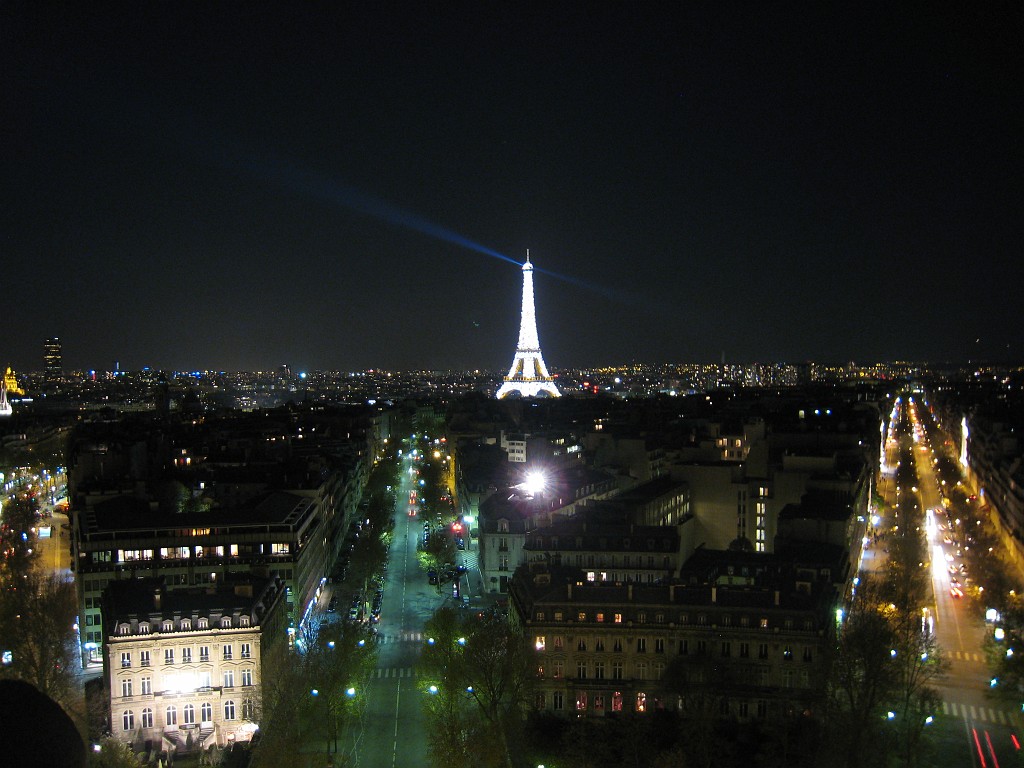 IMG_5828.JPG - Glittering Eiffel Tower ( http://en.wikipedia.org/wiki/Eiffel_Tower ) from the roof of the Arc de Triomphe ( http://en.wikipedia.org/wiki/Arc_de_Triomphe )