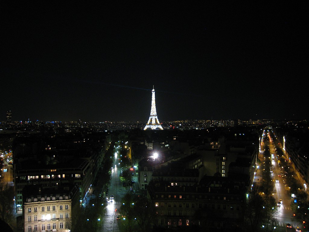 IMG_5834.JPG - Glittering Eiffel Tower ( http://en.wikipedia.org/wiki/Eiffel_Tower ) from the roof of the Arc de Triomphe ( http://en.wikipedia.org/wiki/Arc_de_Triomphe )