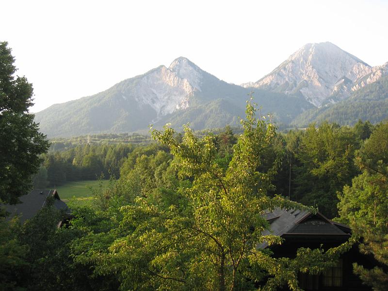 IMG_8442.JPG - Ferlacher Spitze und Mittagskogel vom Dorfhotel Schönleitn