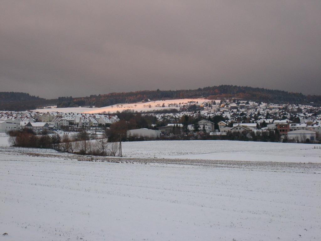 IMG_9942.JPG - First snow and early sun in Anspach and Rod am Berg