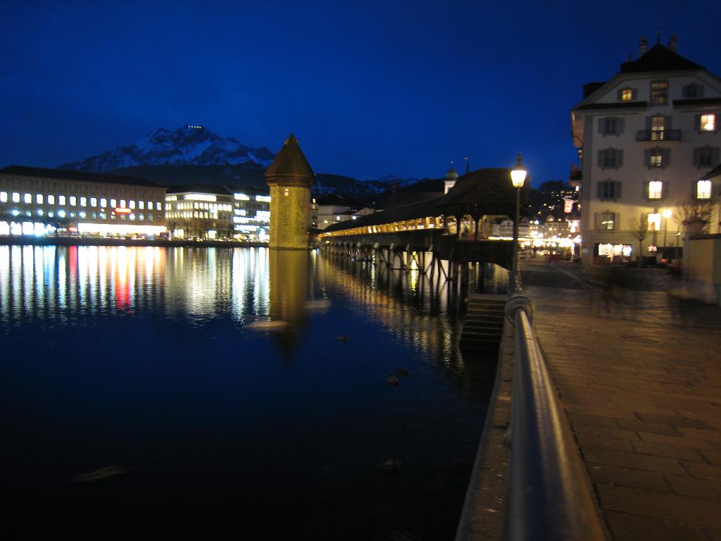 IMG_0076.JPG - Reuss, Kapellbrücke & Pilatus (http://de.wikipedia.org/wiki/Kapellbr%C3%BCcke)