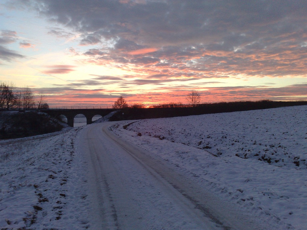 13012009078.jpg - Train viadukt in the morning with some snow