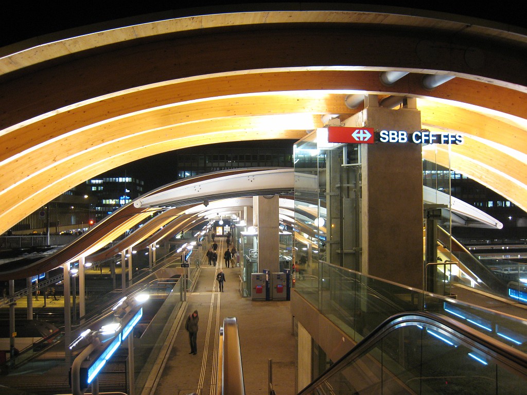 IMG_0216.JPG - Welle von Bern ( http://en.wikipedia.org/wiki/Bern_Rail_Station ,  http://de.wikipedia.org/wiki/Welle_von_Bern )
