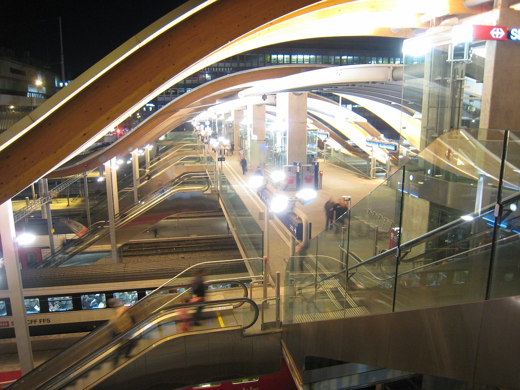 IMG_0217.JPG - Welle von Bern ( http://en.wikipedia.org/wiki/Bern_Rail_Station ,  http://de.wikipedia.org/wiki/Welle_von_Bern )