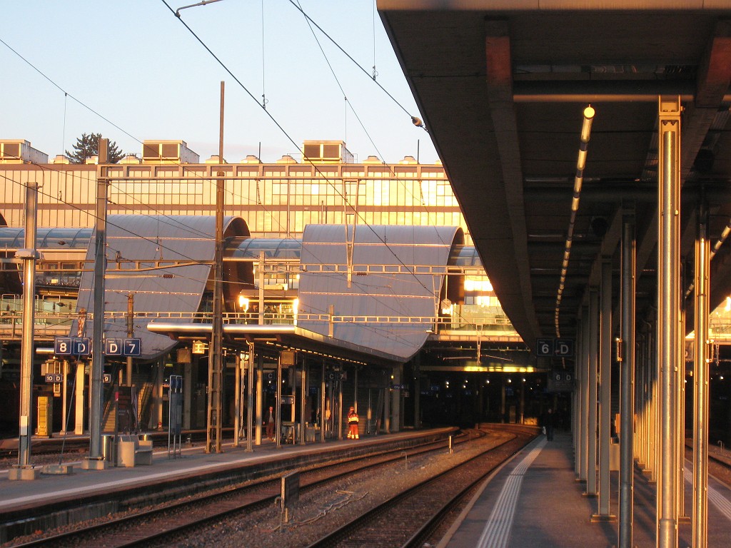 IMG_0310.JPG - Welle von Bern ( http://en.wikipedia.org/wiki/Bern_Rail_Station ,  http://de.wikipedia.org/wiki/Welle_von_Bern )