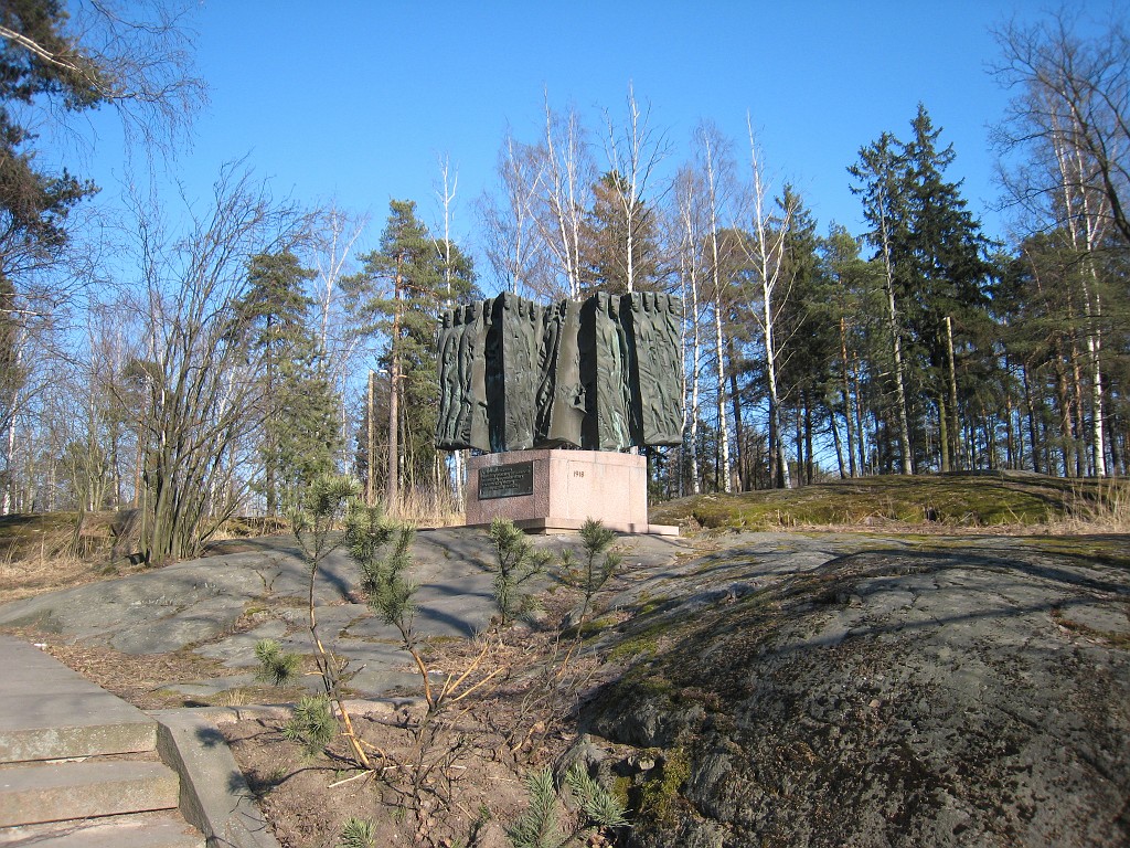 IMG_0602.JPG - Monument near the Olympic Stadium