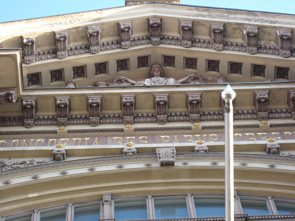 IMG_0649.JPG - Ateneum museum roof ( http://en.wikipedia.org/wiki/Ateneum )