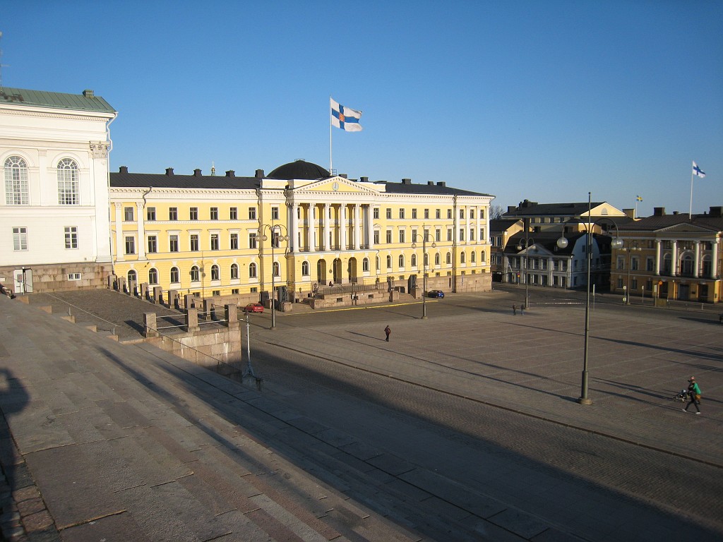IMG_0658.JPG - Senate Square and the Palace of the Council of State  ( http://en.wikipedia.org/wiki/Helsinki_Senate_Square ) view from upstairs