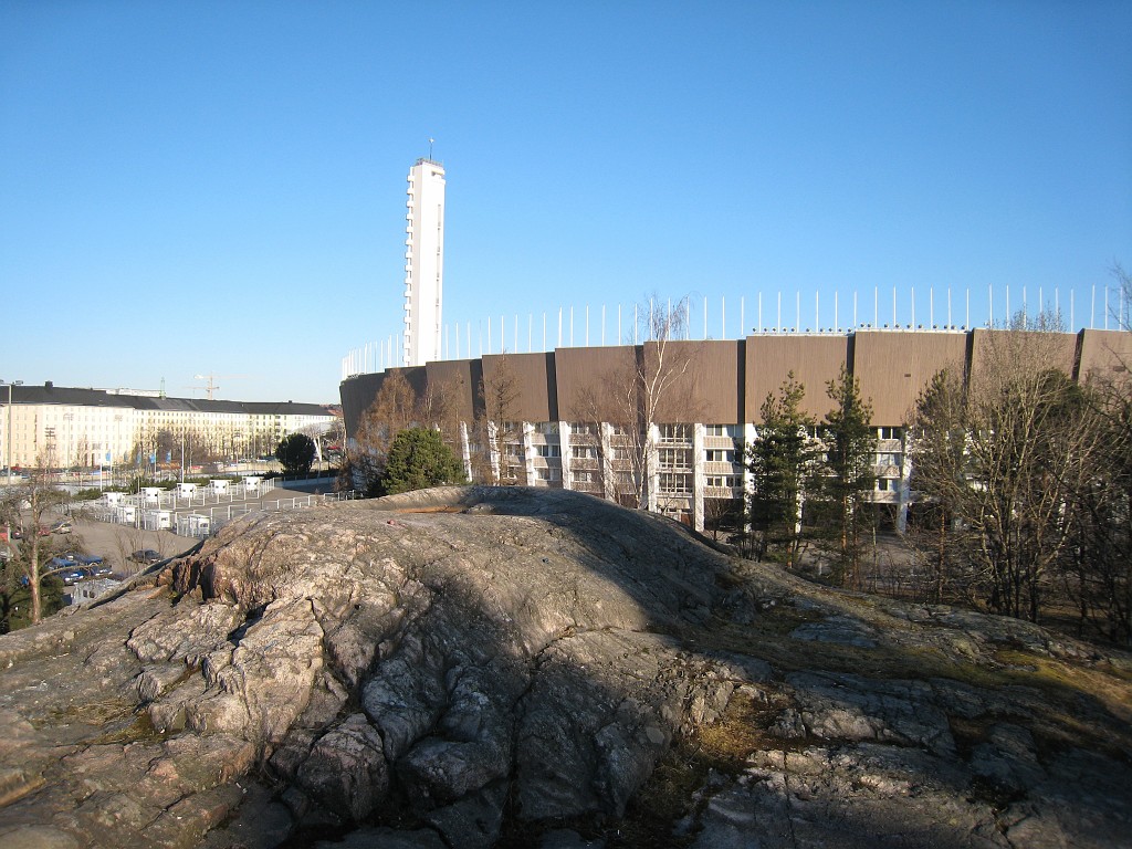 IMG_0710.JPG - Rock at the Helsinki Olympic Stadium in the morning ( http://en.wikipedia.org/wiki/Helsinki_Olympic_Stadium )