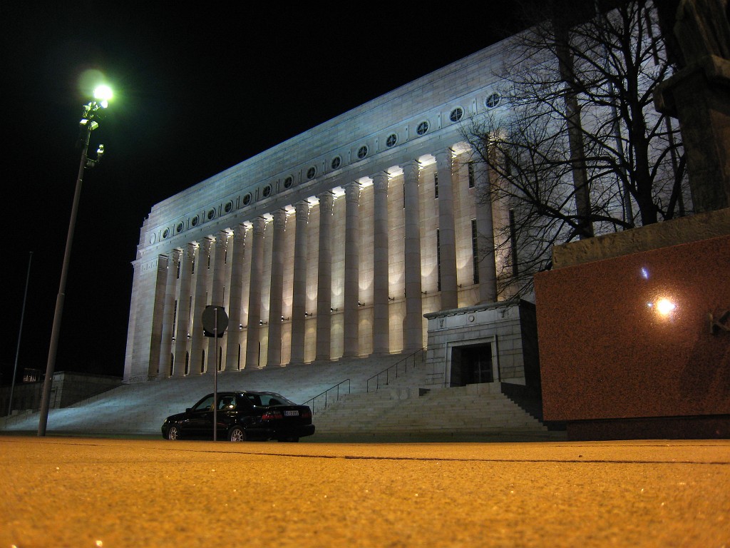 IMG_0841.JPG - Eduskuntatalo ( http://en.wikipedia.org/wiki/Eduskuntatalo ) the Parliament of Finland ( http://en.wikipedia.org/wiki/Parliament_of_Finland ) meeting place