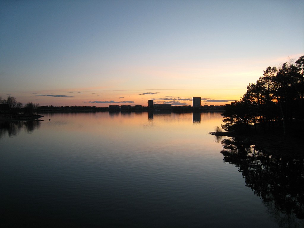 IMG_1071.JPG - Nokia Headquarter at sunset ( http://en.wikipedia.org/wiki/Nokia_head_office )