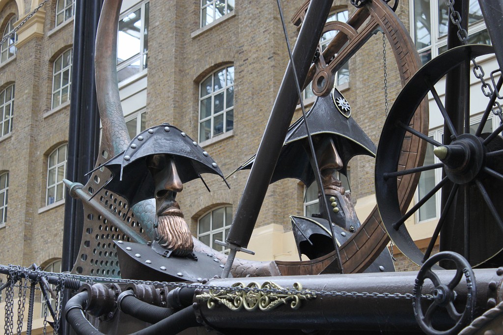 IMG_2124.JPG - The Navigators, 1987, a sculpture by David Kemp  http://en.wikipedia.org/wiki/Hay%27s_Galleria 