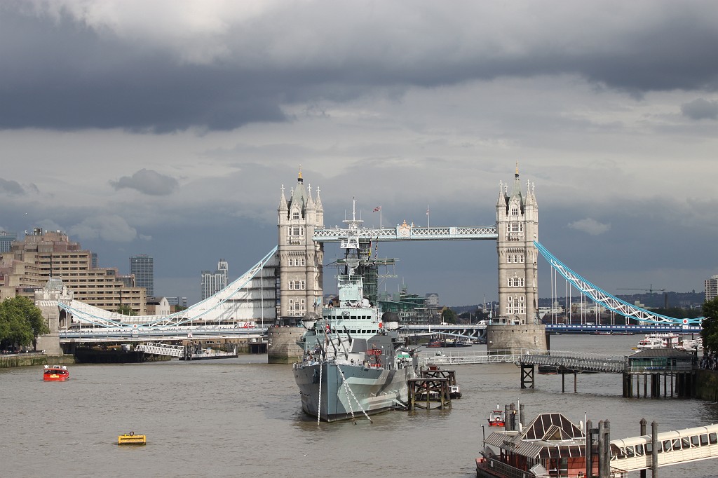 IMG_2131.JPG - HMS Belfast  http://en.wikipedia.org/wiki/HMS_Belfast  & Tower Bridge  http://en.wikipedia.org/wiki/Tower_bridge 