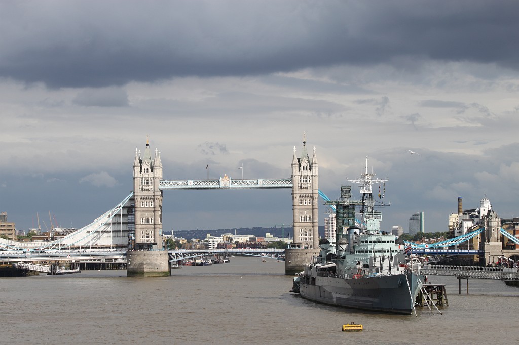 IMG_2132.JPG - Tower Bridge  http://en.wikipedia.org/wiki/Tower_bridge  & HMS Belfast  http://en.wikipedia.org/wiki/HMS_Belfast 