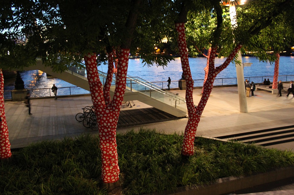 IMG_2313.JPG - Art at trees