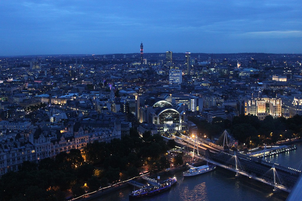 IMG_2404.JPG - Charing Cross railway station  http://en.wikipedia.org/wiki/Charing_Cross_railway_station 