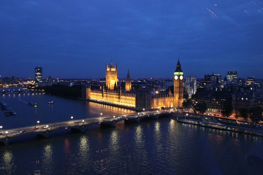 IMG_2424.JPG - Westminster bridge and palace  http://en.wikipedia.org/wiki/Westminster_Bridge ,  http://en.wikipedia.org/wiki/Palace_of_Westminster 