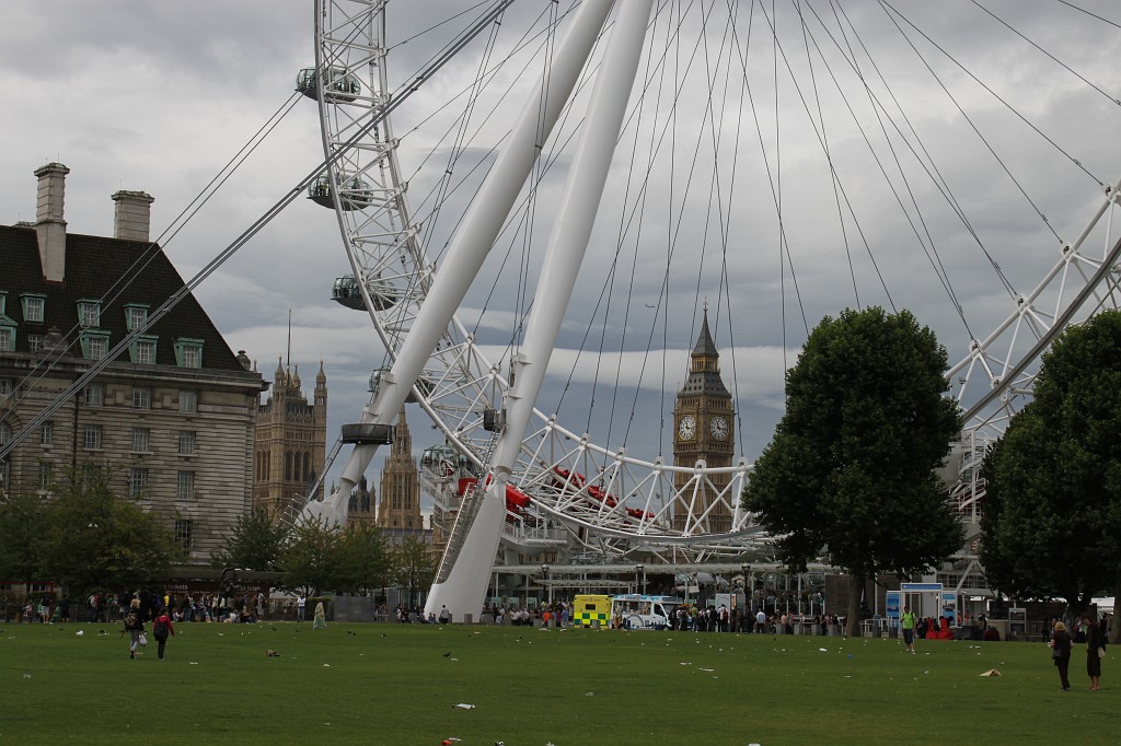 IMG_2498.JPG - London Eye  http://en.wikipedia.org/wiki/London_eyehttp://en.wikipedia.org/wiki/London_eye  & Big Ben  http://en.wikipedia.org/wiki/Big_Ben 