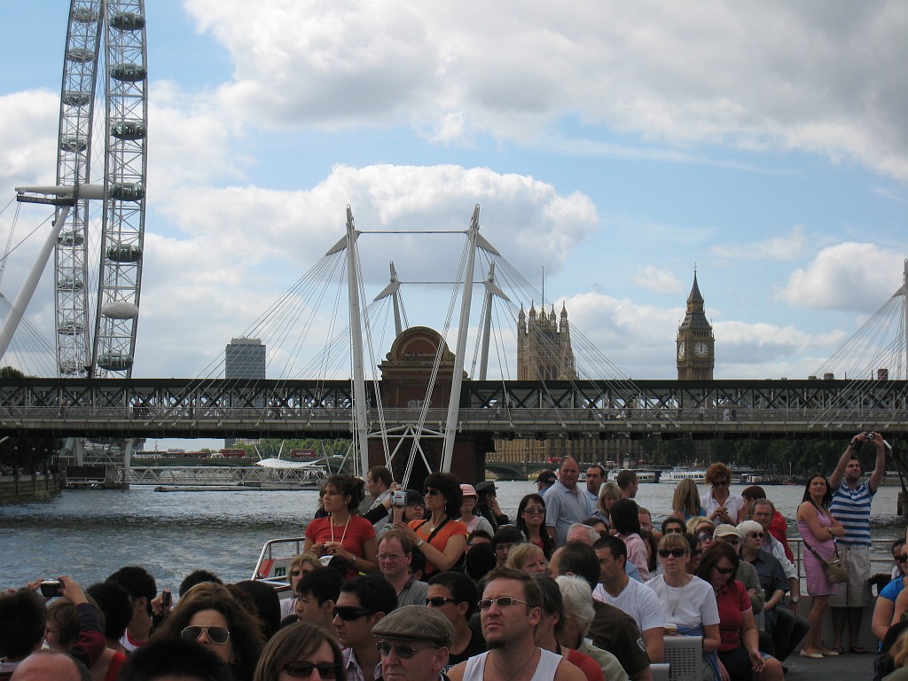X_IMG_1498.JPG - Hungerford Bridge  http://en.wikipedia.org/wiki/Hungerford_Bridge_and_Golden_Jubilee_Bridges 
