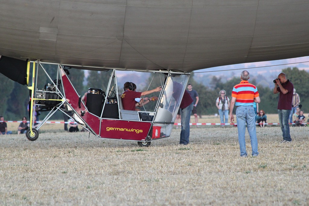 IMG_2742.JPG - 6. Bad Homburger Luftschiffparade 2009  http://www.bad-homburger-luftschiffparade.de/web/home/index.htm 