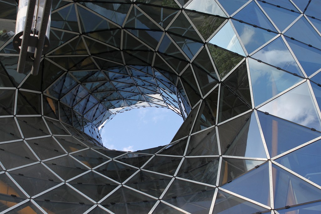 IMG_2802.JPG - Hole in the MyZeil façade  http://de.wikipedia.org/wiki/MyZeil 