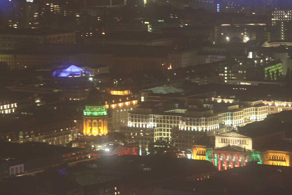 IMG_3190.JPG - Gendarmenmarkt at night  http://en.wikipedia.org/wiki/Gendarmenmarkt  from above