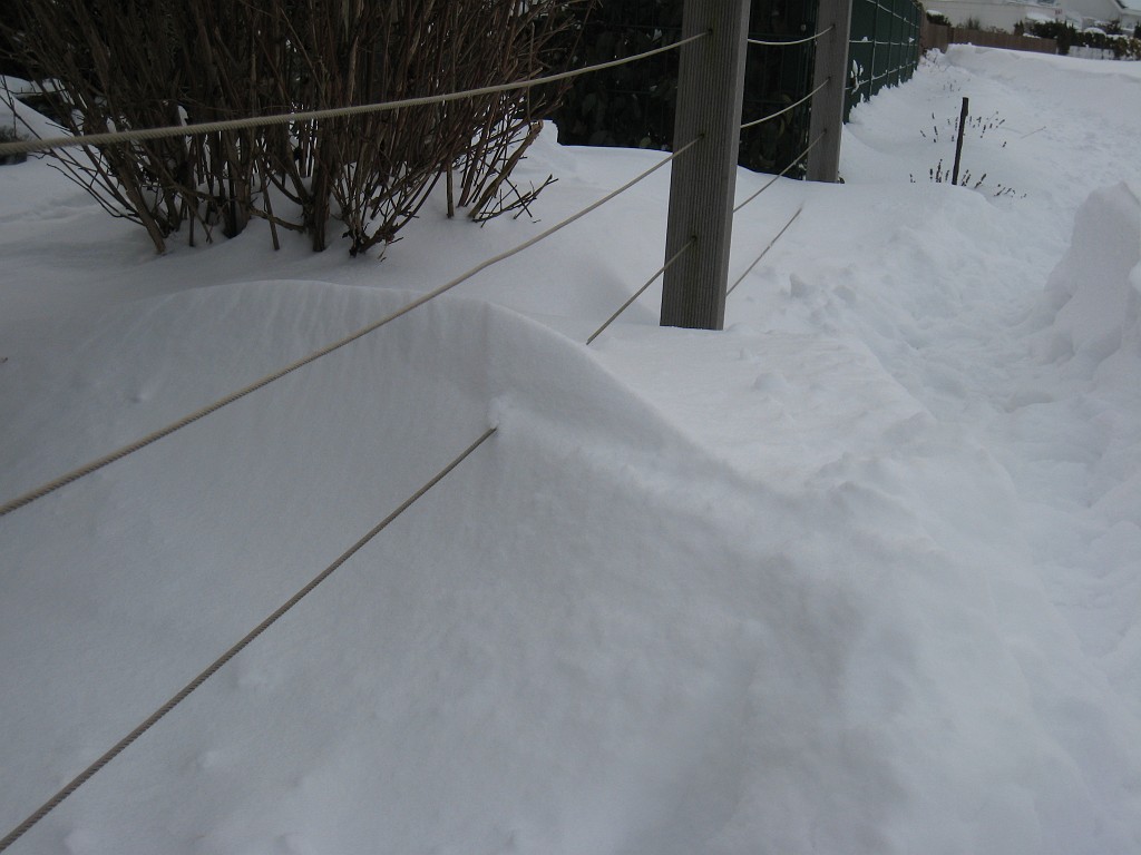 X_IMG_1991.JPG - Snow dunes created by the wind