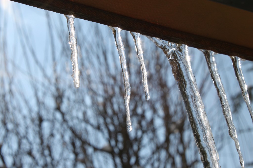 IMG_4703.JPG - Icicles
