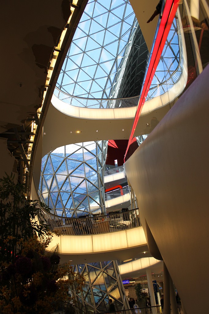 IMG_4910.JPG - Shopping in MyZeil  http://de.wikipedia.org/wiki/MyZeil 