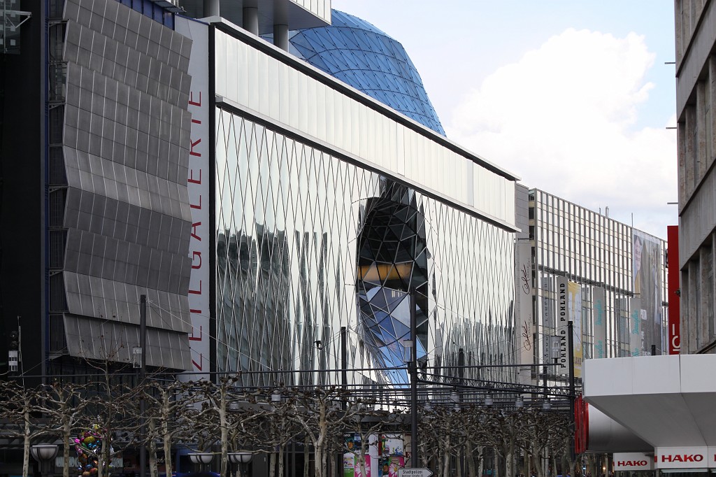 IMG_4918.JPG - Shopping in MyZeil  http://de.wikipedia.org/wiki/MyZeil 