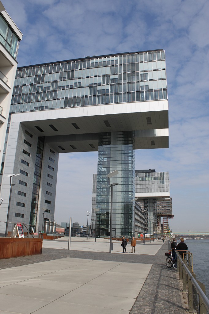 IMG_5004.JPG - Kranhï¿½user am Rheinauhafen  http://de.wikipedia.org/wiki/Kranhaus 