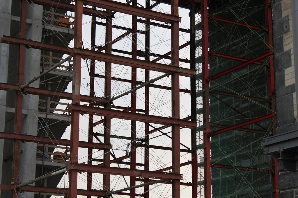 IMG_5230.JPG - Kranhï¿½user am Rheinauhafen  http://de.wikipedia.org/wiki/Kranhaus  construction of the third one, the Pandion Vista