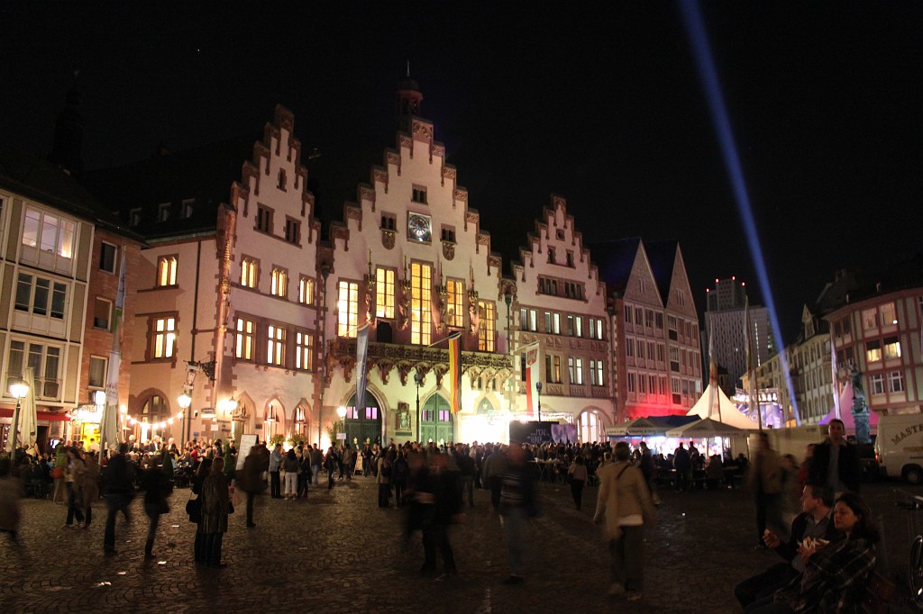 IMG_5408.JPG - R�mer the city hall  http://en.wikipedia.org/wiki/R%C3%B6mer_(Frankfurt_am_Main) 