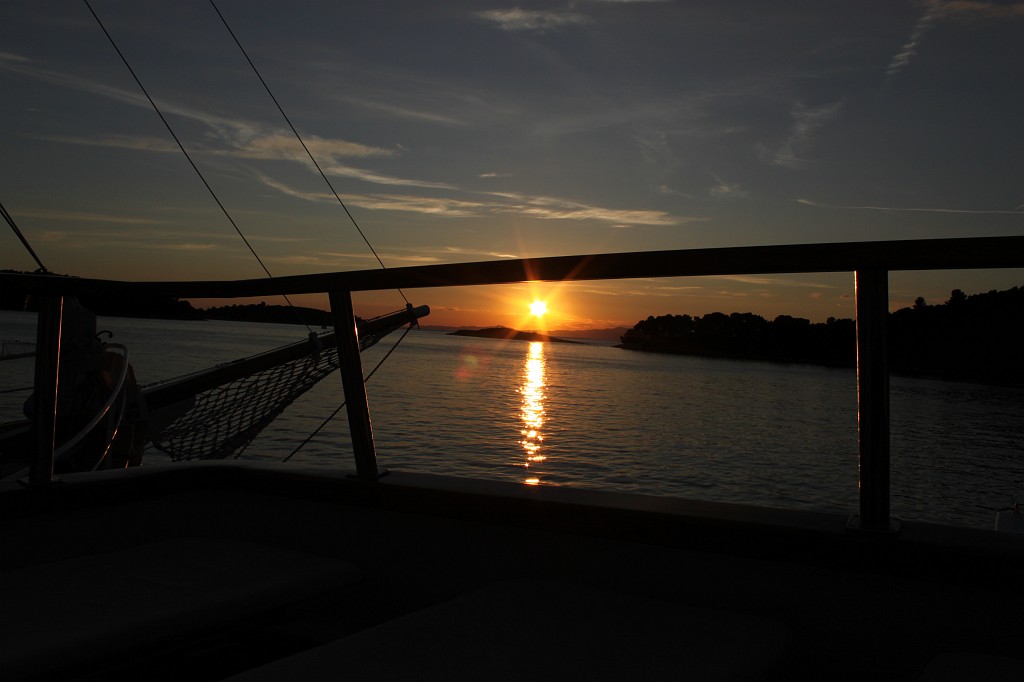 IMG_6699.JPG - Sunset in the port of pomena on the island of Mljet  http://en.wikipedia.org/wiki/Mljet 