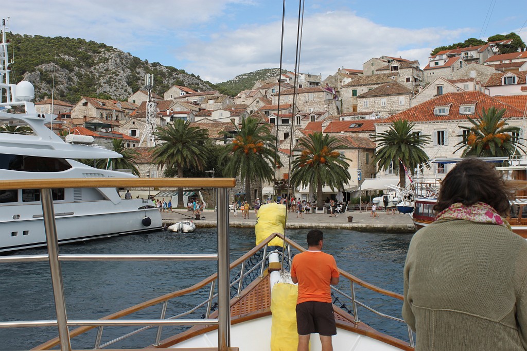IMG_6738.JPG - Landing in Hvar city  http://en.wikipedia.org/wiki/Hvar_(city) 