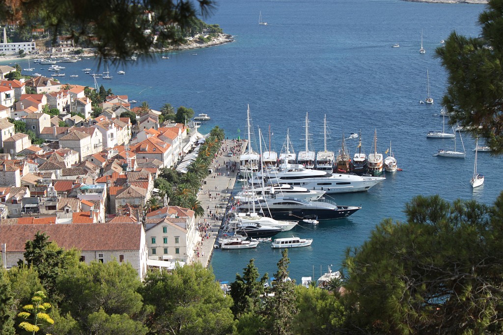 IMG_6759.JPG - Hvar (city) harbour  http://en.wikipedia.org/wiki/Hvar_(city) 