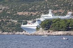 P&O Azura behind Daksa island