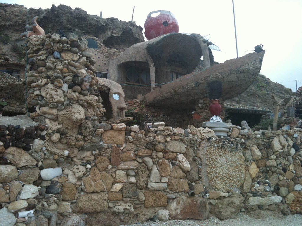 IMG_0113.JPG - Hermit House  http://en.wikipedia.org/wiki/Hermit_House  in  Herzliya. The house was build solely by hand using natural sea and recycled materials.