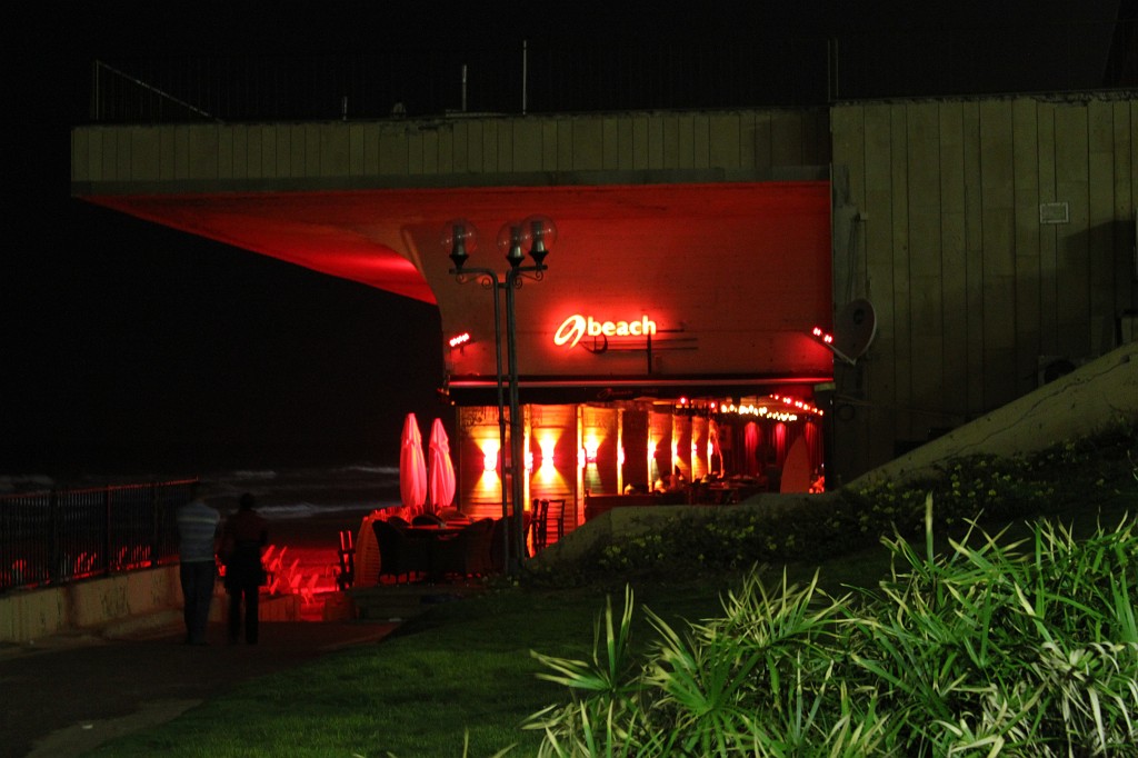 IMG_8208.JPG - 9beach bar at Hotel Daniel