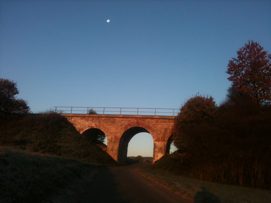 IMG_0124.JPG - Train viaduct at sunrise