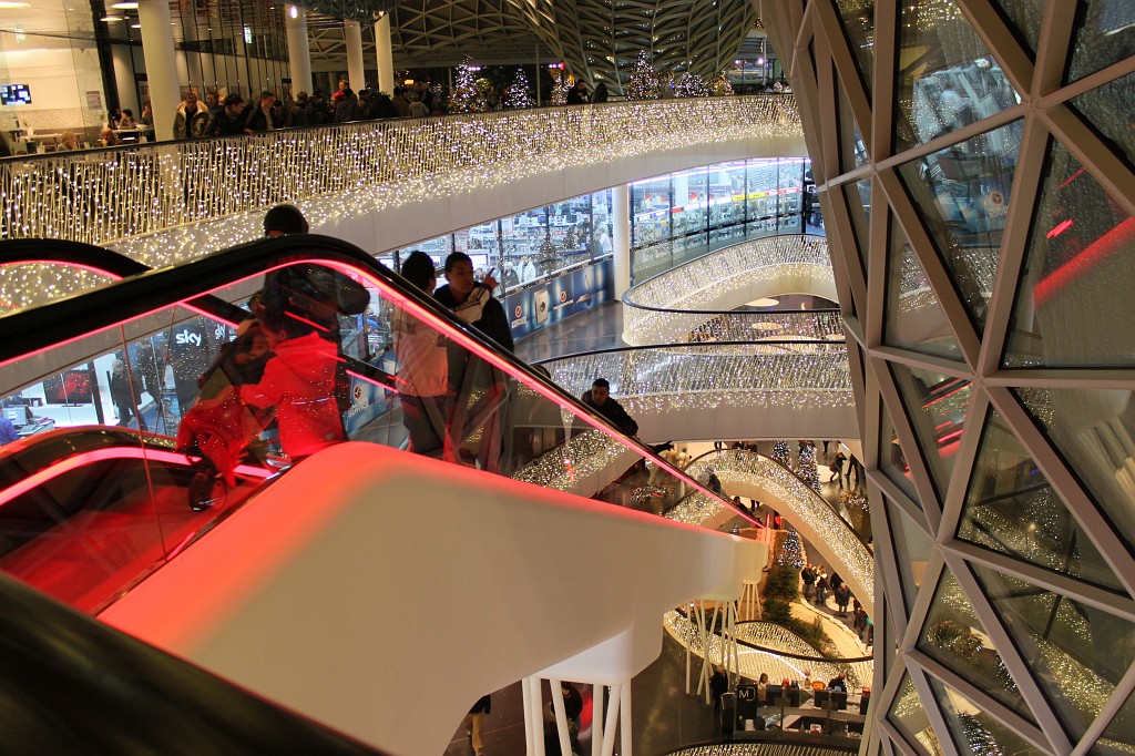 IMG_8752.JPG - Christmas decoration in MyZeil shopping center