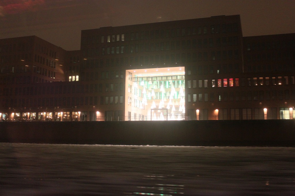 IMG_9140.JPG - Cruising in icy Hamburg harbour
